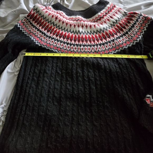 Beautiful Festive Sweaters - Picture 6 of 7